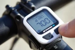 COMPTEUR VÉLO B'TWIN 100 NOIR - AVEC FIL -Sportmania compteur velo b twin 100 noir avec fil 9