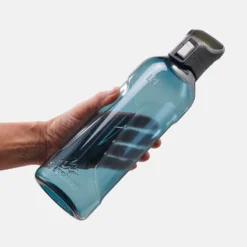 Quechua Gourde Rando MH500 Bouchon Ouverture Rapide 1,2 Litre Plastique (Ecozen®) Bleu -Sportmania gourde rando mh500 bouchon ouverture rapide 12 litre plastique ecozen bleu 11