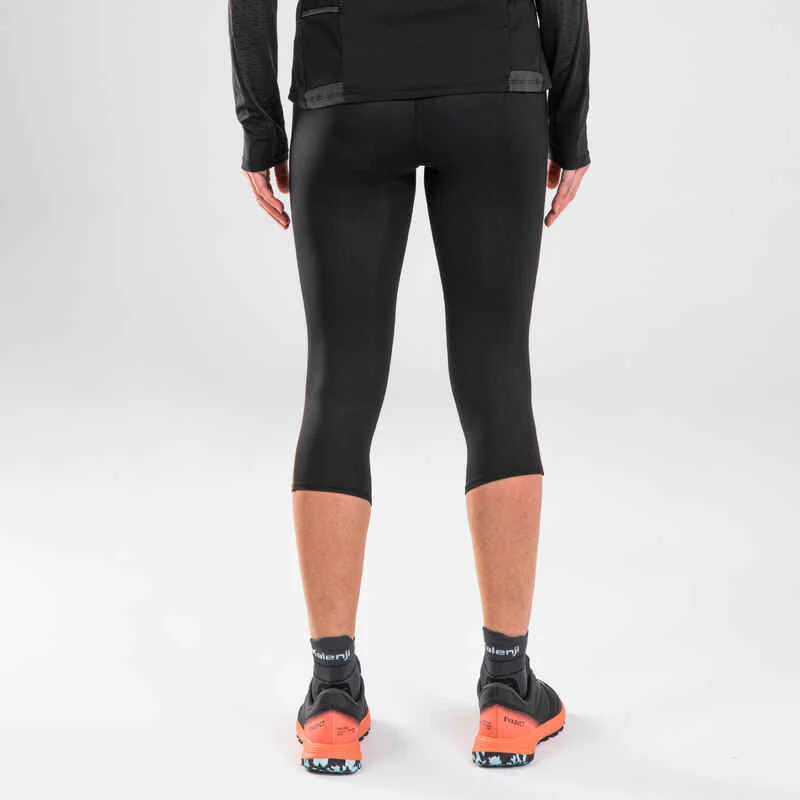 LEGGING DE TRAIL RUNNING 3/4 FEMME EMBOSS NOIR BRONZE 3 LEGGING DE TRAIL RUNNING 3/4 FEMME EMBOSS NOIR BRONZE – Image 3